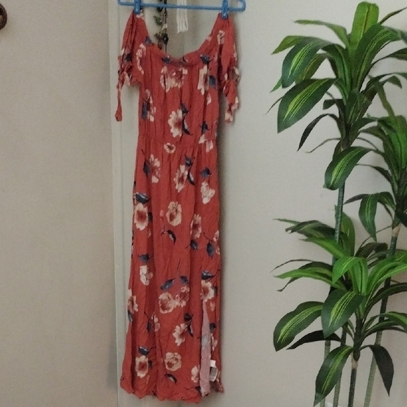 Floral Off-Shoulder Maxi Dress - Picture 10 of 10